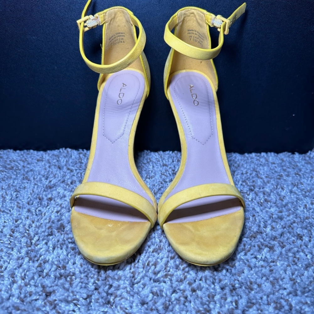 Yellow suede Aldo heel